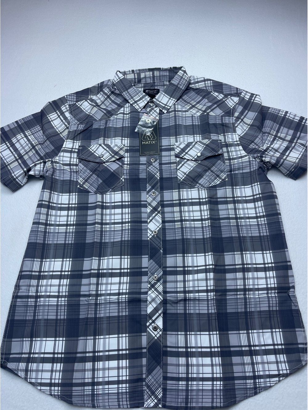 Matix Men's Gray Plaid Short Sleeve Button-Up Shirt Large